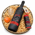 Arcón redondo con la botella negra de 750 ml de Tío Meke Frutas de Altar y Cempasúchil, sal de gusano de maguey de 120 g, caballito calavera y vela de cempasúchil